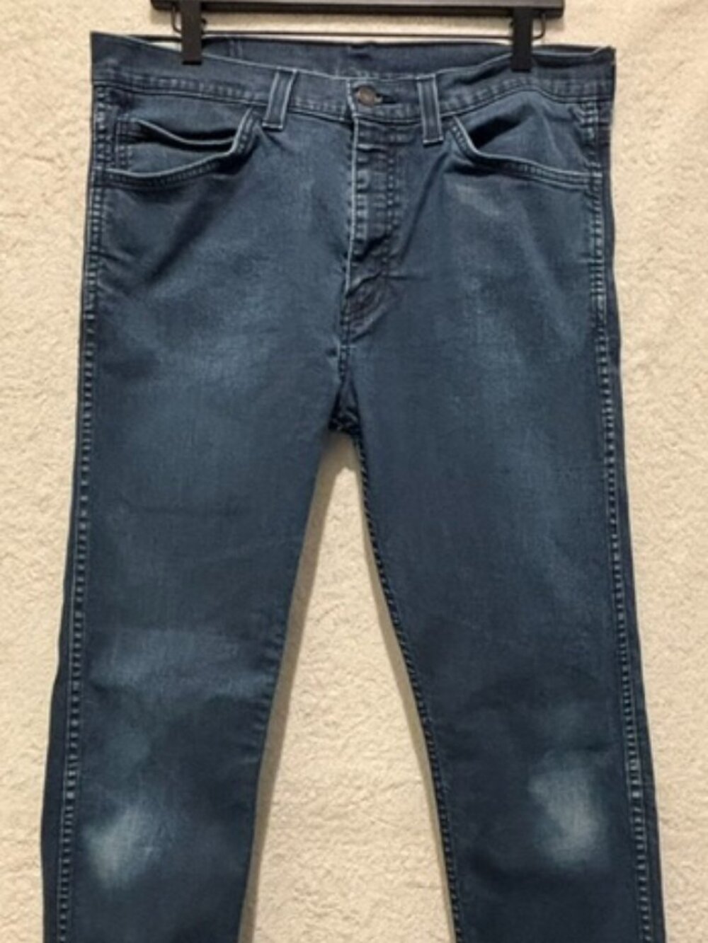 Mens 508 Dark Wash Levis - 34" x 32"